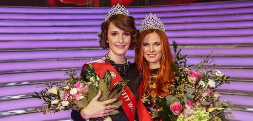 Pretty Woman Barrandov 2014 Emílie Řezáčová (vlevo) a Pretty Woman 2014 Iveta Vítková.